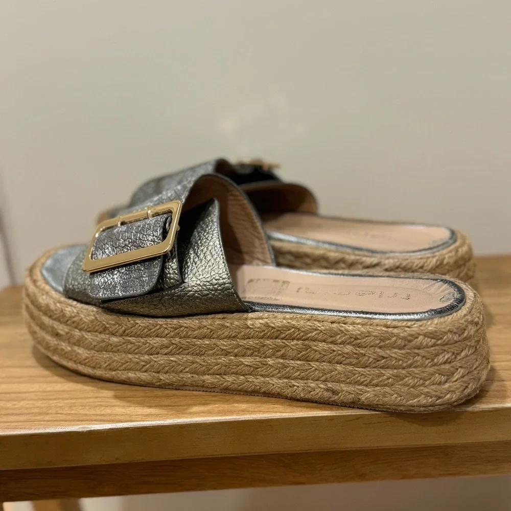trianimi Platform size 38 / pair of silver espadrille sandals with a gold buckle